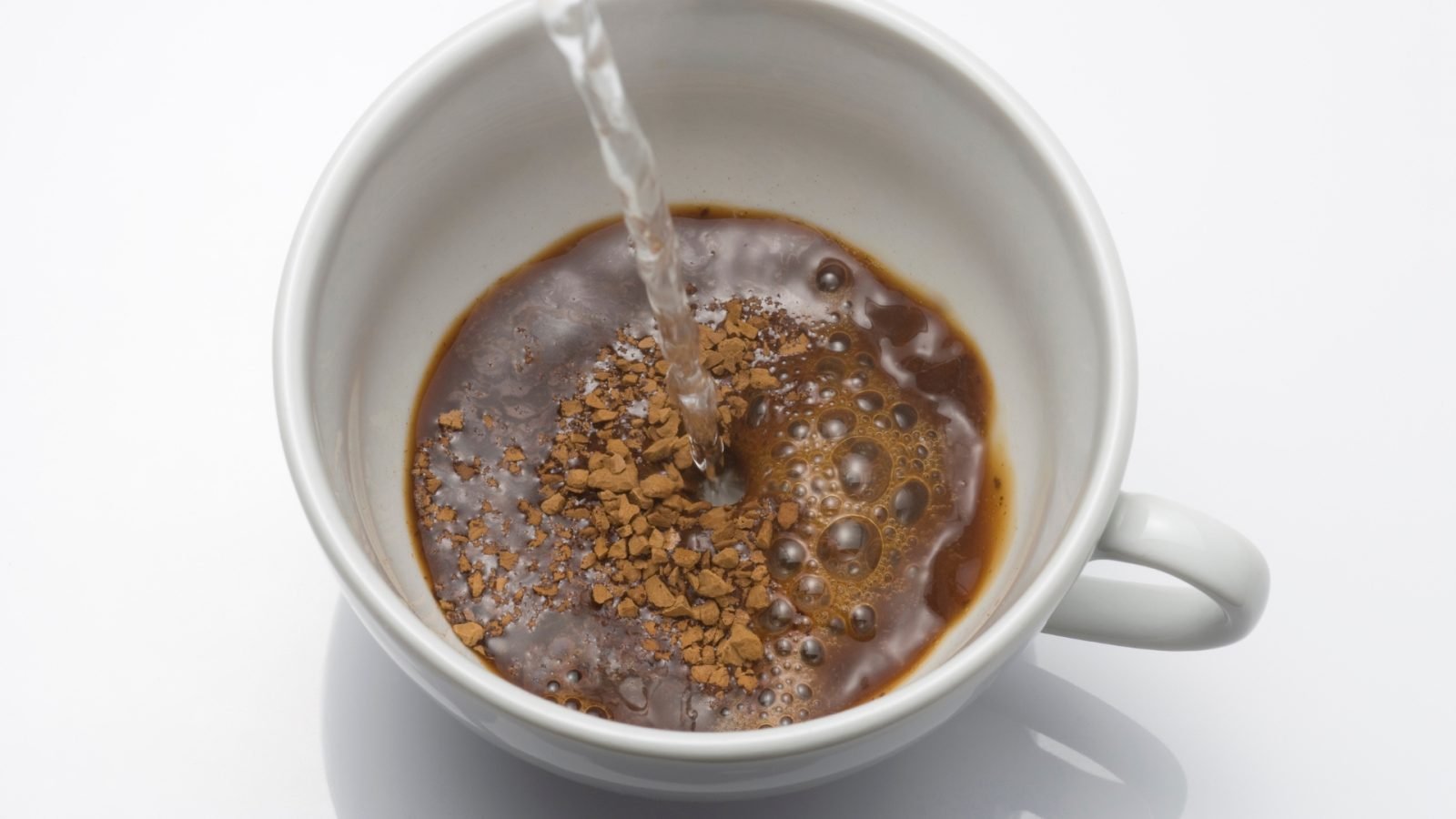 Ground Coffee vs Instant Coffee, Learn The Difference Here! FnB Tech